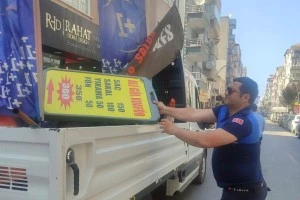 KALDIRIM VE YOL KENARLARINA KOYULAN MALZEMELER TOPLANDI