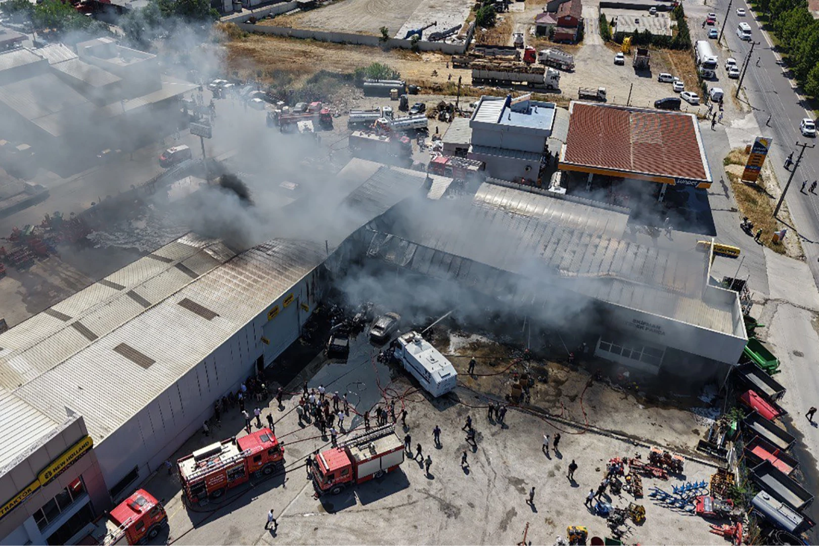 Sakarya’da traktör fabrikasında yangın!