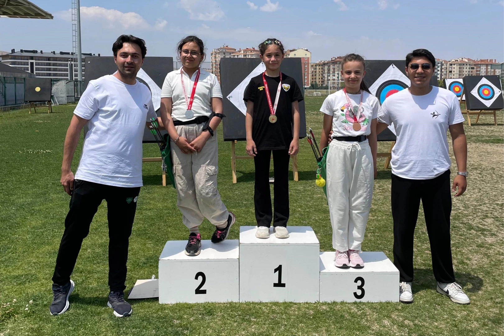 Konya Meramlı okçulardan hedef tam isabet