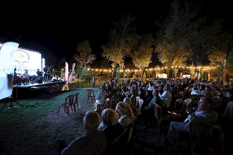 “Yaz Konserleri” Çivril’de başladı, sinema keyfiyle renklendi