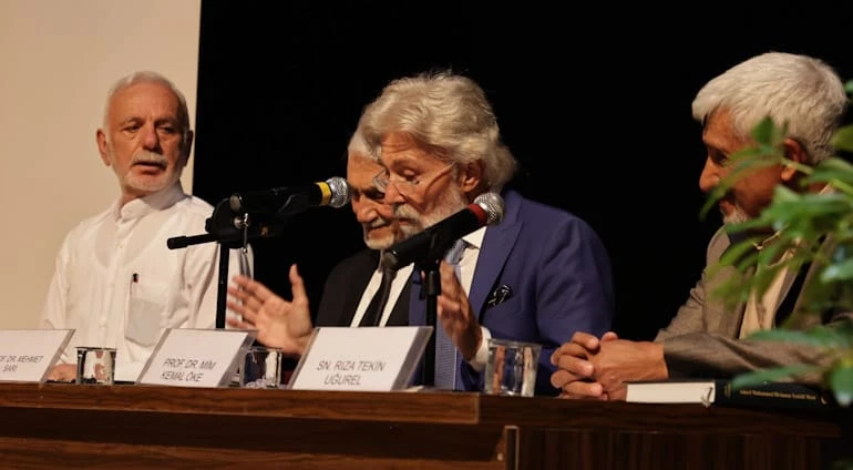 KÜTAHYA’DA TASAVVUFİ HAYATA IŞIK TUTAN SEMPOZYUMA YOĞUN KATILIM