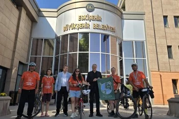 İKLİM İÇİN PEDAL ÇEVİREN BİSİKLETÇİLERDEN BÜYÜKŞEHİRE TEŞEKKÜR ZİYARETİ