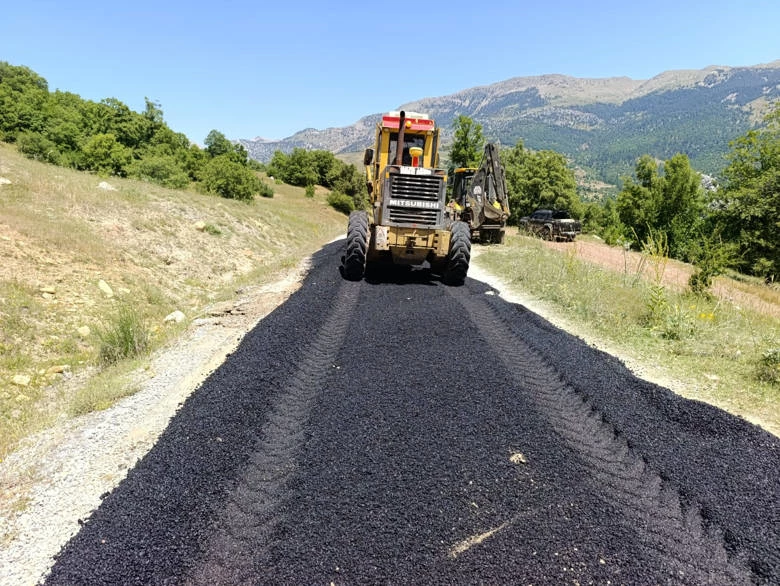 Alanya’nın yayla yollarında yaz mesaisi