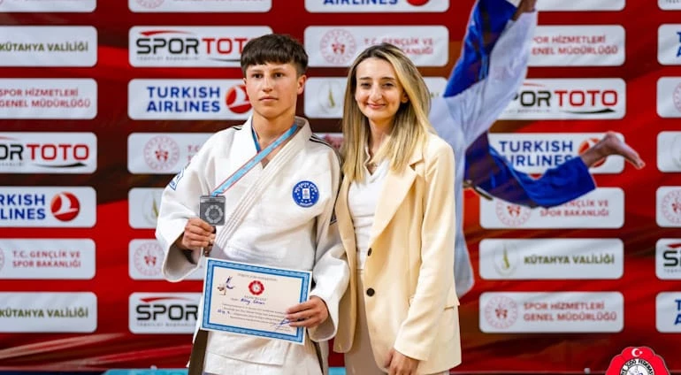 GENÇ SPORCUMUZ ALTAY GÖNEN YILDIZ GİBİ PARLADI