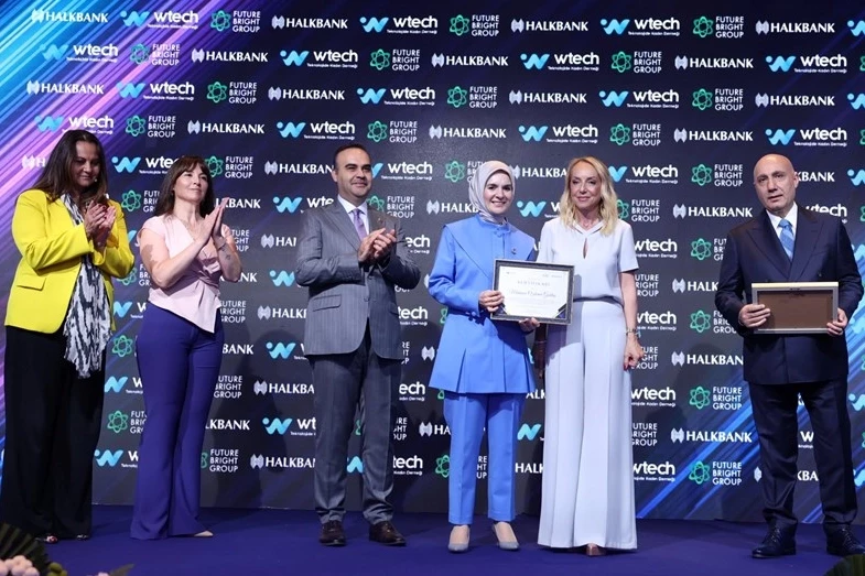 Bakan Göktaş: Kız çocukları annelerinden ilham alıyor