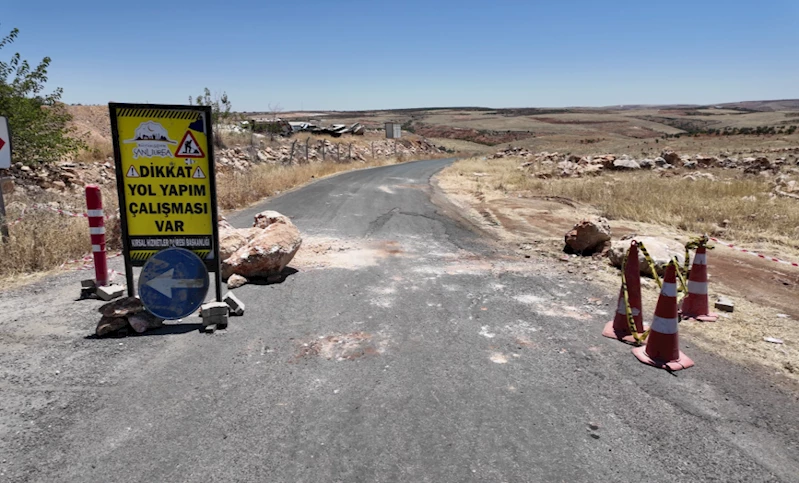 HALFETİ - BOZOVA GRUP YOLU SICAK ASFALTA KAVUŞUYOR