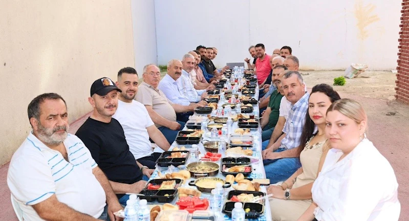 Başkan Büyükgöz Yenibağdat Esnafıyla Kahvaltıda Buluştu