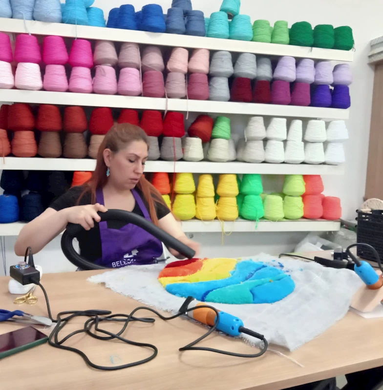 İZGİM TUFTİNG ATÖLYESİ İLE KADIN GİRİŞİMCİLERE YENİ FIRSATLAR