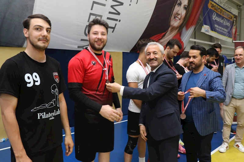 İZMİT BELEDİYESİNDEN BABALAR GÜNÜ’NE ÖZEL ‘EN BABA TURNUVA’