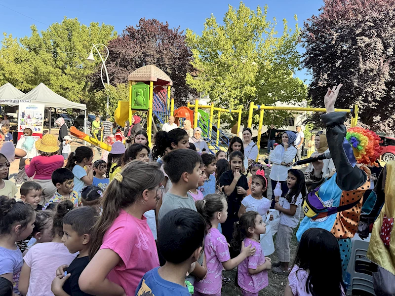 Büyükşehir Karapürçek’e neşe götürdü: Yüzlerde tebessüm, gün boyu eğlence…