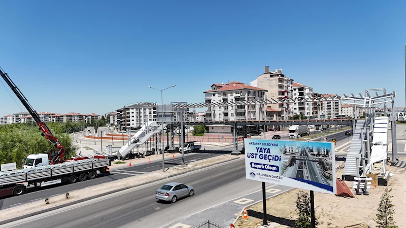 TACİN YAYA ÜST GEÇİDİNDE ÇELİK MONTAJI TAMAMLANDI