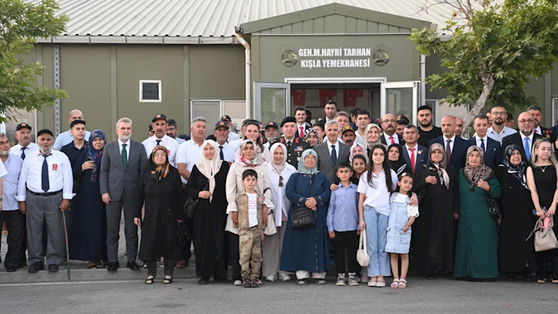 “Kara Kuvvetleri Komutanlığımıza Nice Güçlü ve Şanlı Yıllar Diliyorum”