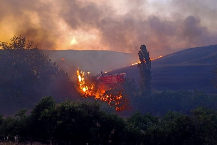 Diyarbakır itfaiyesinden ilçelerde yangın mesaisi