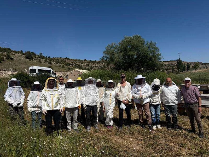 ARICILIK EĞİTİMLERİNDE UYGULAMA AŞAMASINA GEÇİLDİ