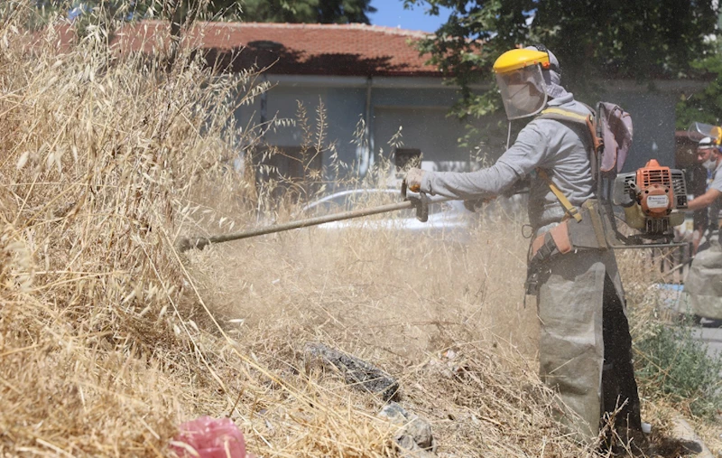 YUNUSEMRE’DEN PARK VE BAHÇELERDE KAPSAMLI ÇALIŞMA