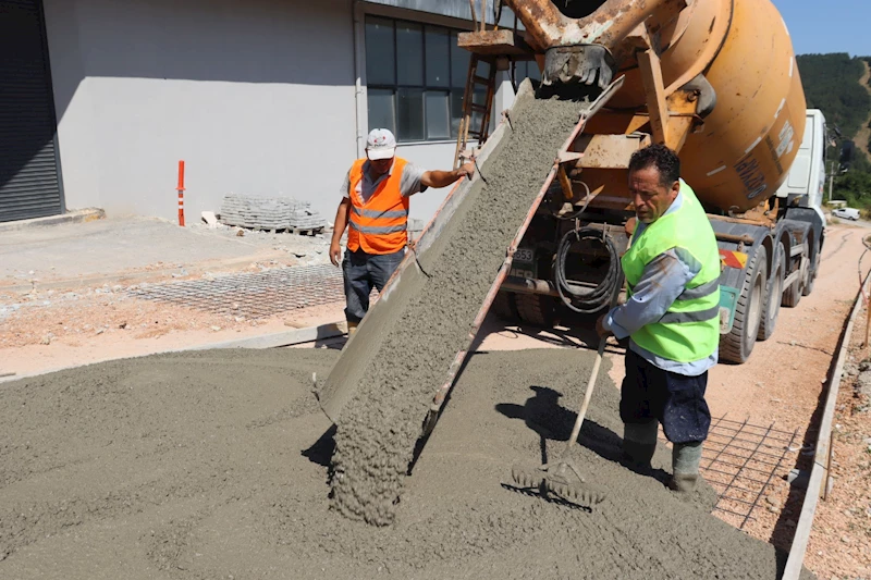 İZMİT BELEDİYESİNDEN ÖĞRENCİ YURDU BAĞLANTI YOLUNA KONFORLU VE GÜVENLİ DOKUNUŞ