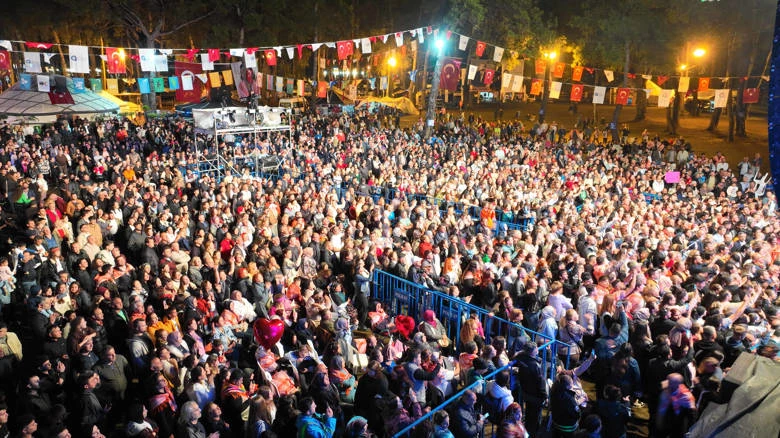 4. Uluslararası Antalya Yörük Türkmen Festivali’nde Funda Arar coşkusu