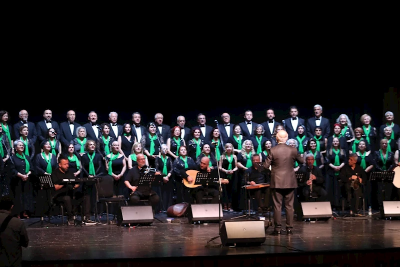 İZMİT BELEDİYESİ TÜRK SANAT MÜZİĞİ KOROSUNDAN MUHTEŞEM KONSER