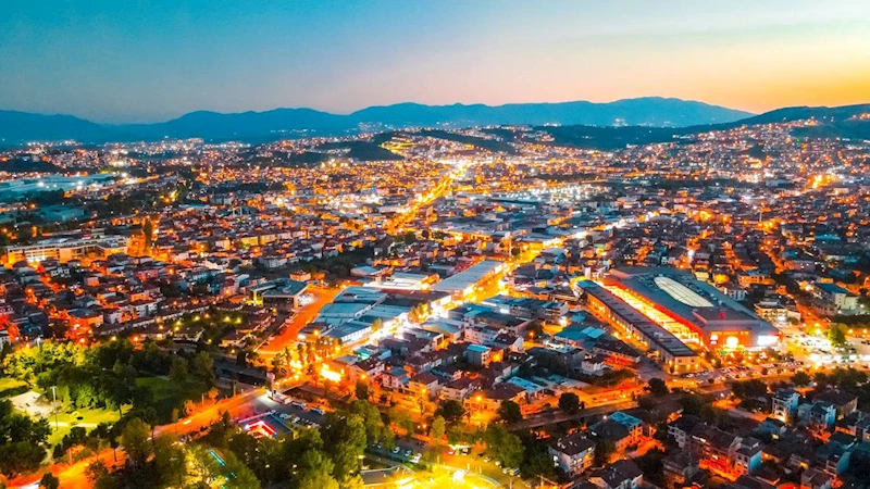 Başkan Yusuf Alemdar vatandaşla kucaklaşıp bayramlaştı: “Memlekete hizmet bizim için en büyük bayramdır”