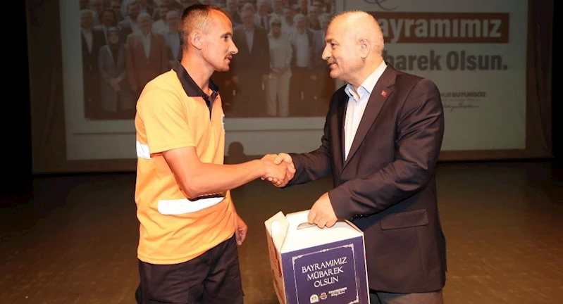 Başkan Büyükgöz, Belediye Personeliyle Bayramlaştı