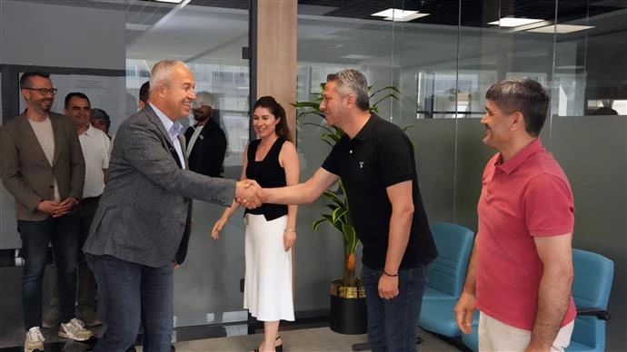 BAŞKAN ÖZÇELİK PERSONEL İLE BAYRAMLAŞTI