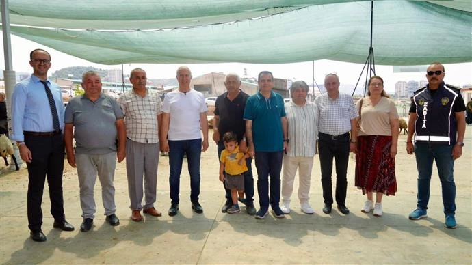 BAŞKAN ÖZÇELİK KURBAN KESİM MERKEZLERİNİ ZİYARET ETTİ