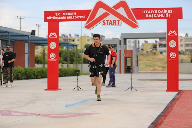 İtfaiye Eri Adayları Parkur Sınavına Hazırlanıyor