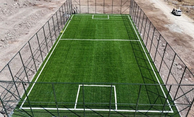 SEYRANTEPE’DE GENÇLER İÇİN YENİ SEMT SAHASI KAZANDIRILIYOR