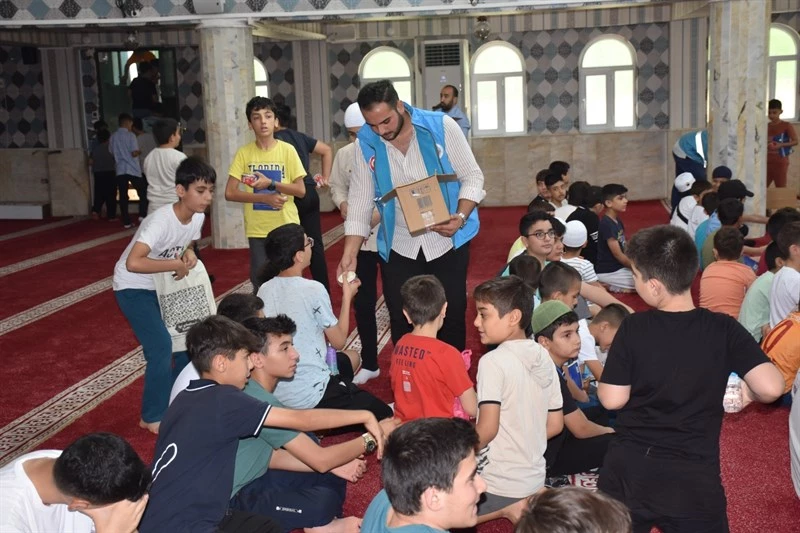 SİİRT’TE YAZ SICAĞINDA SERİNLETEN İKRAM