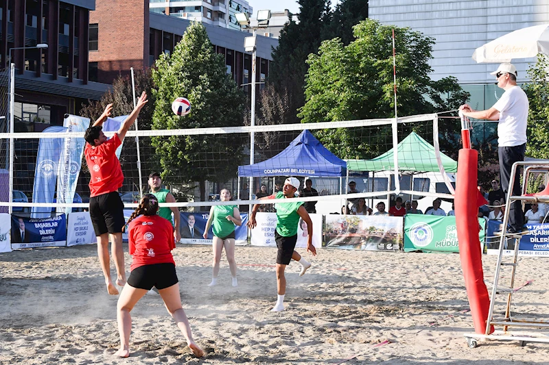 PLAJ VOLEYBOLU ŞENLİĞİ BAŞLADI
