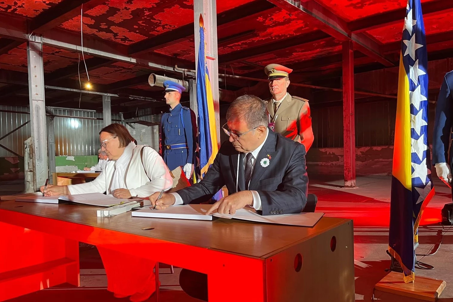 Başkan Tugay Bosna’da Srebrenitsa Katliamı’nın kurbanlarını andı