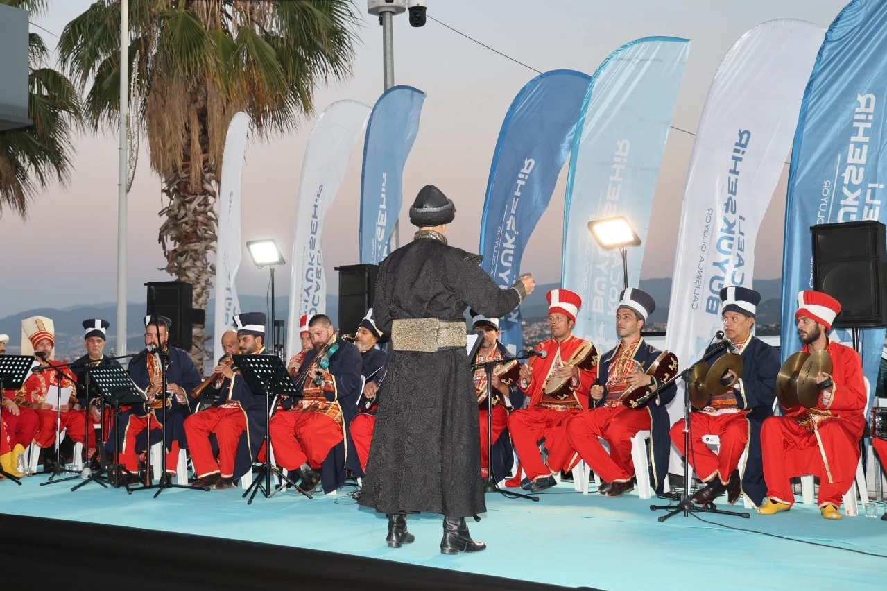 Kocaeli Büyükşehir Mehter Takımı kalplere dokundu