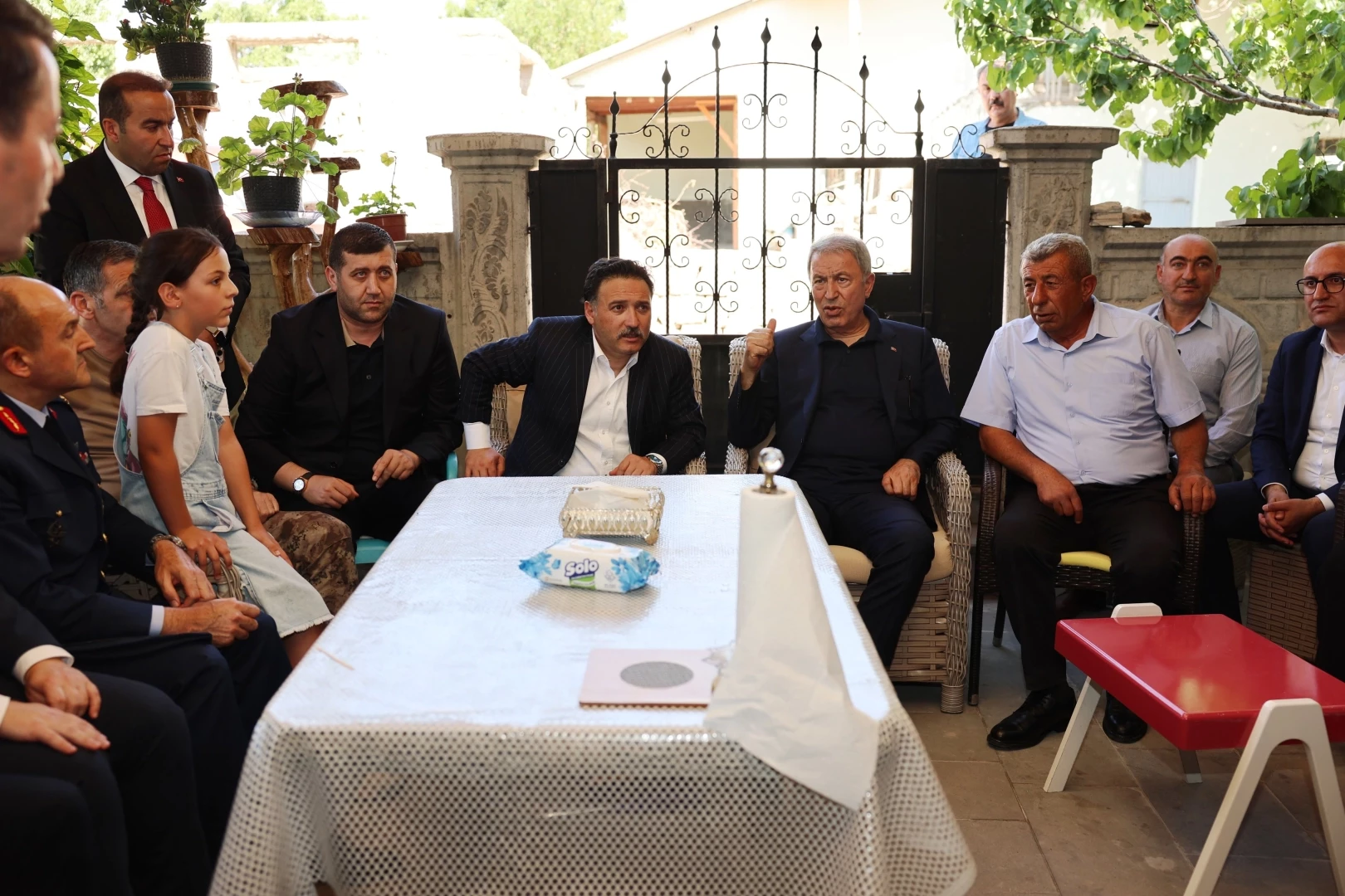 Kayseri protokolünden 15 Temmuz şehitlerinin aileleri ve kabirlerine ziyaret