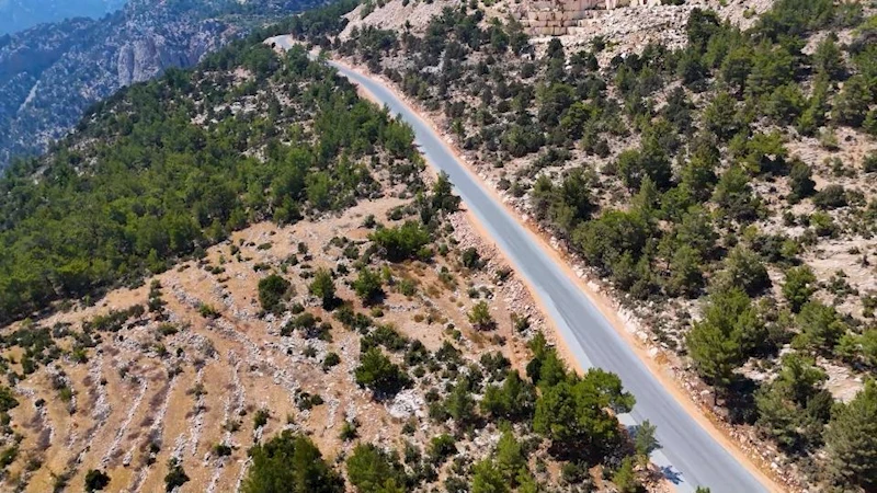 Büyükşehir, Gülnar Kırsalındaki 30 Kilometrelik Grup Yolunu Yeniliyor