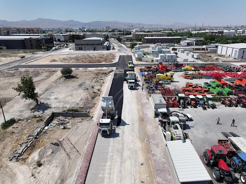 ASFALT MESAİSİ SÜRÜYOR