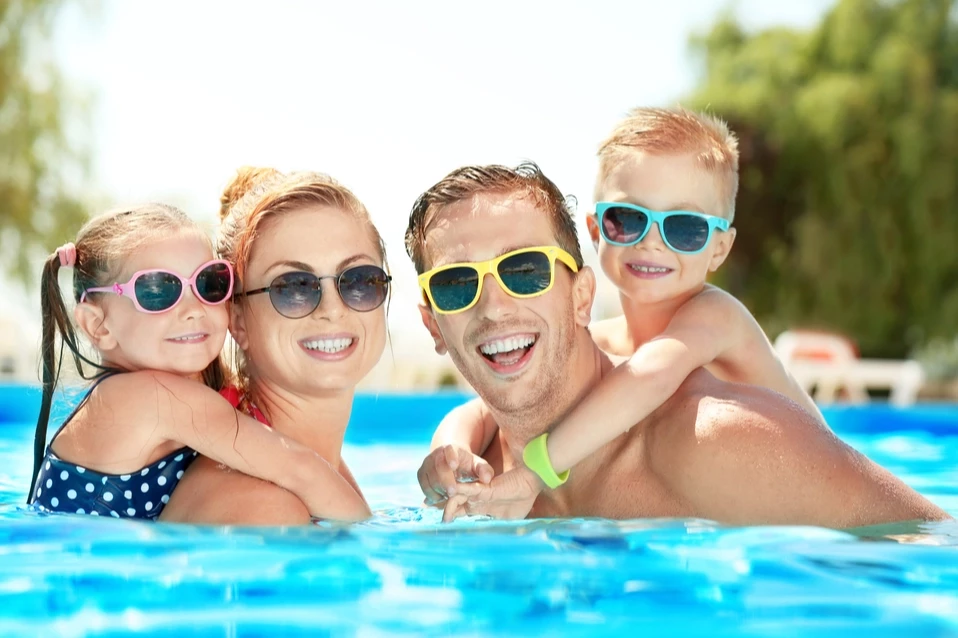 Deniz ve havuzda göz sağlığını korumak için uzmanından öneriler