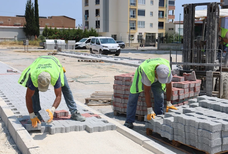 TOROSLAR’DA YOL VE KALDIRIM ÇALIŞMALARI HIZ KESMEDEN DEVAM EDİYOR