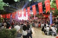 KÂĞITHANE’DE 15 TEMMUZ ŞEHİTLERİ DUALARLA ANILDI