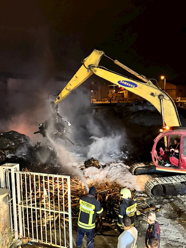 Kayseri İtfaiyesi’nden Kereste Fabrikasındaki Yangına Başarılı Müdahale