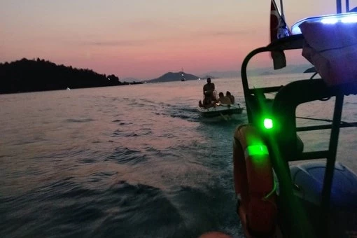 Muğla Fethiye’de makine arızası yapan tekne kurtarıldı