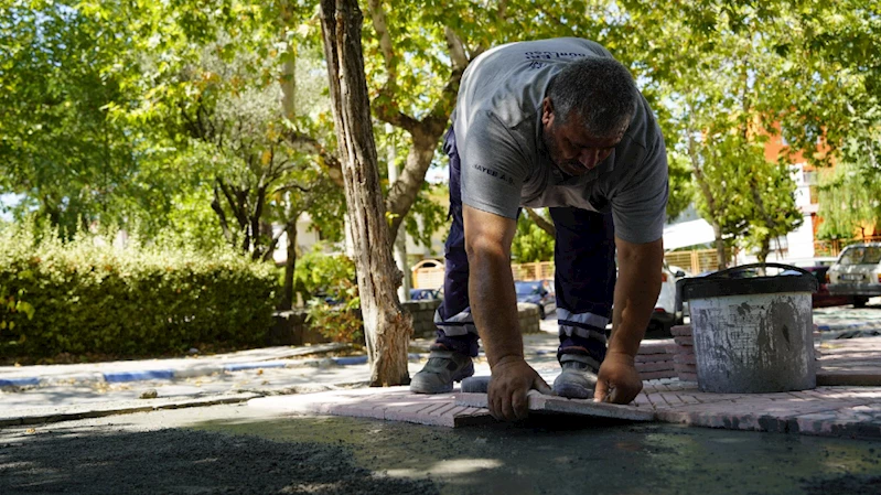 YUNUSEMRE’DEN GÜZELYURT’TA BOZULAN YOLLARA MÜDAHALE