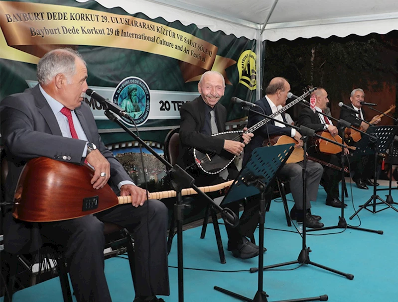 DİL SULTANLARI DEDE KORKUT İÇİN SAZ ÇALIP SÖZ SÖYLEDİ