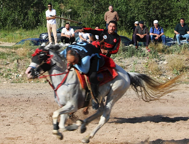 CİRİT TAKIMLARI BU KEZ DEDE KORKUT ŞÖLENLERİ İÇİN AT BİNDİ