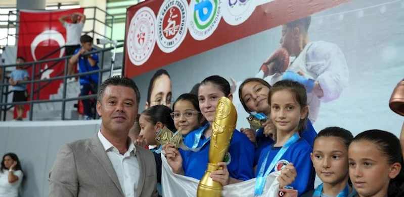Çorlu, Türkiye Minikler Karate Şampiyonası´na Ev Sahipliği Yaptı