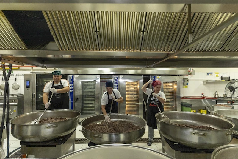 Büyükşehir’in Aşhanelerinde Tencereler Paylaşım İçin Kaynıyor