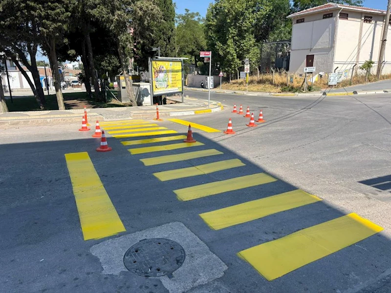 KENTİMİZİN FARKLI NOKTALARINDA BOYA YENİLEME ÇALIŞMALARINI GERÇEKLEŞTİRİYORUZ