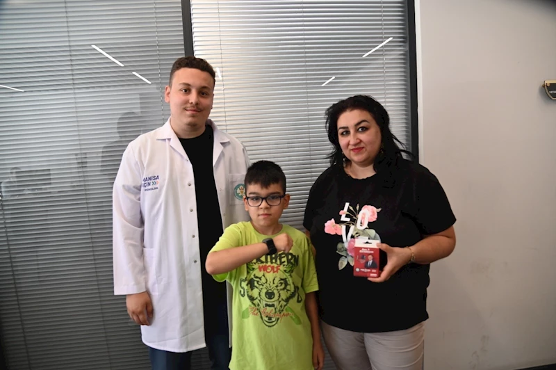 Büyükşehir’in “Ben Buradayım” Projesinde Bileklik Dağıtımı Sürüyor