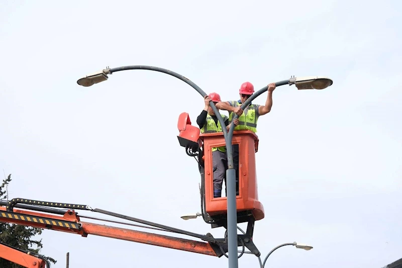AYDINLATMA YENİLEME ÇALIŞMALARI DEVAM EDİYOR