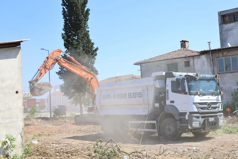 Büyükşehir Sakarya’nın merkez aksını bağlayacak çalışma için ilk kazmayı vurdu
