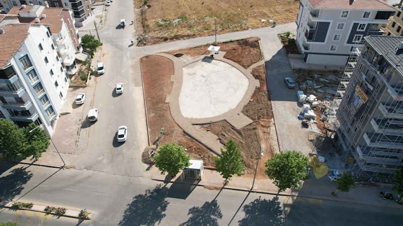 KIRŞEHİR BELEDİYESİ’NİN, ŞEHRİMİZİN MUHTELİF YERLERİNDEKİ PARK-YEŞİL ALAN ÇALIŞMALARI DEVAM EDİYOR